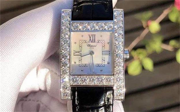 萧邦表蒙有划痕处理办法是什么(图) 萧邦表蒙有划痕处理办法是什么(图)