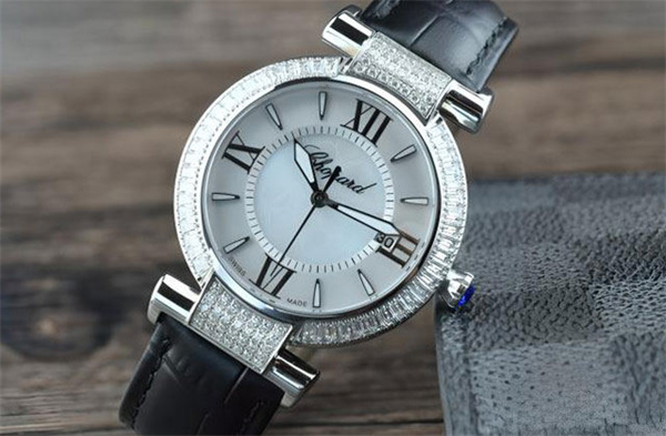 萧邦表耳掉了处理方法(图) 萧邦表耳掉了处理方法(图)